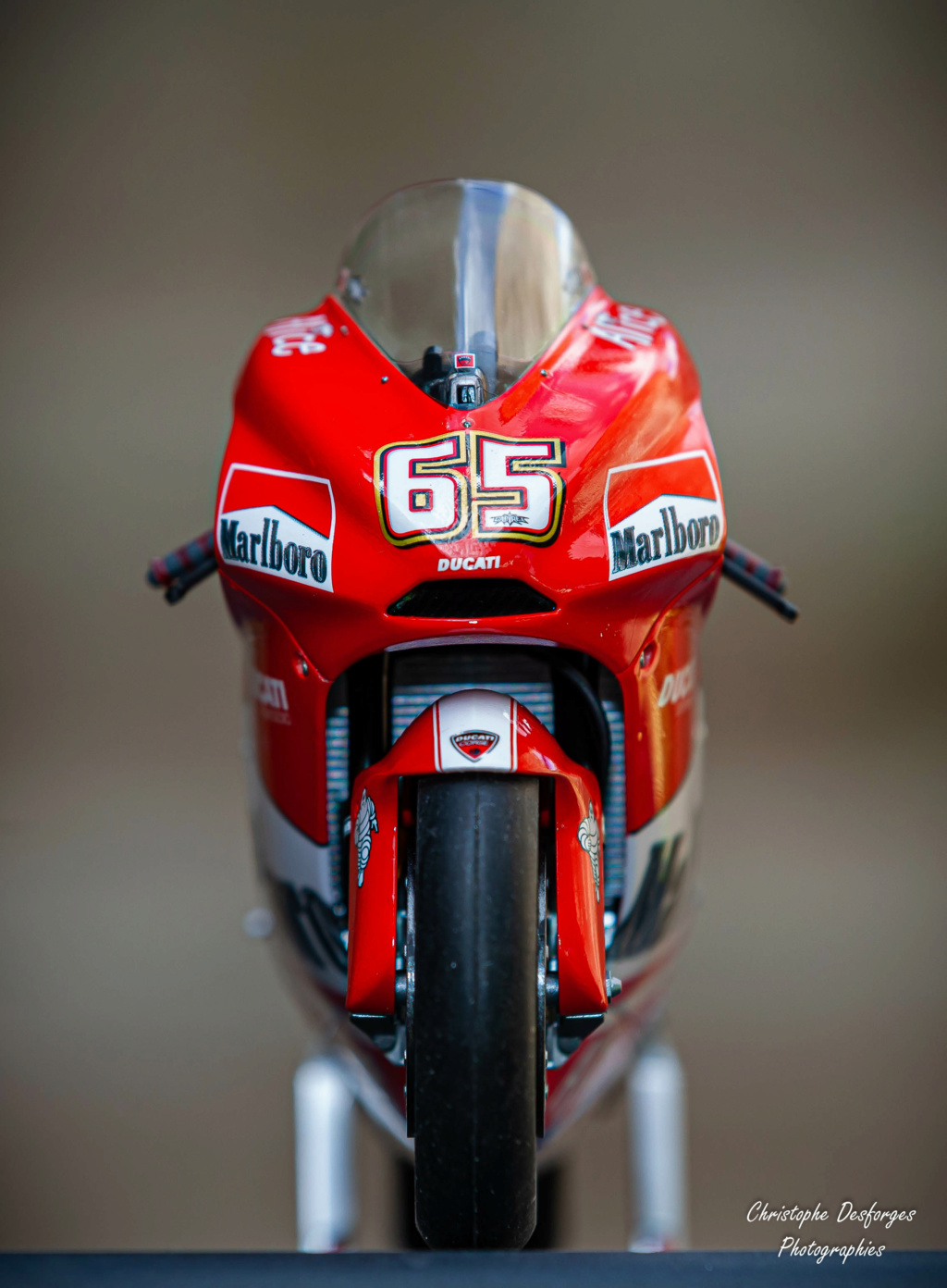 Ducati Desmosedici GP4 1/12 Tamiya - Page 3 350h3813