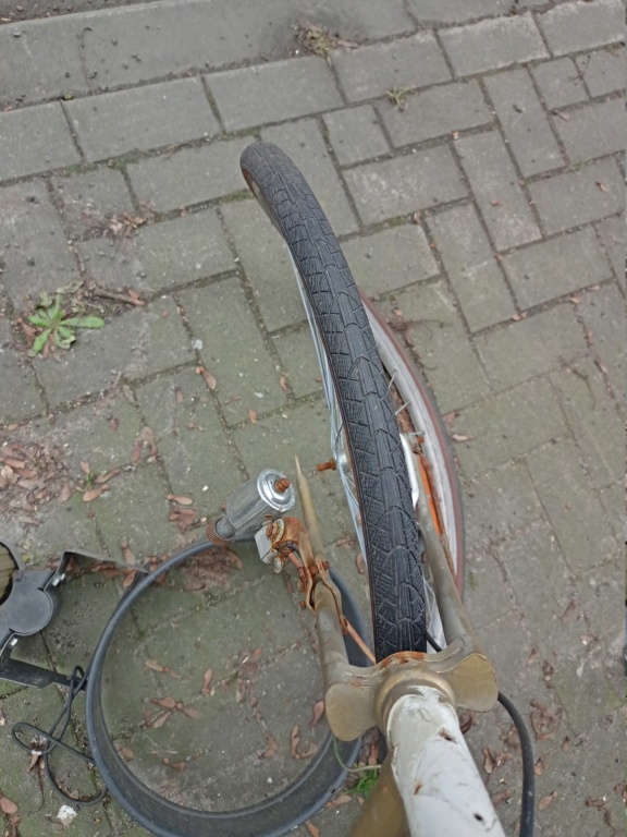 un pauvre vélo laissé à l'abandon Img_2015