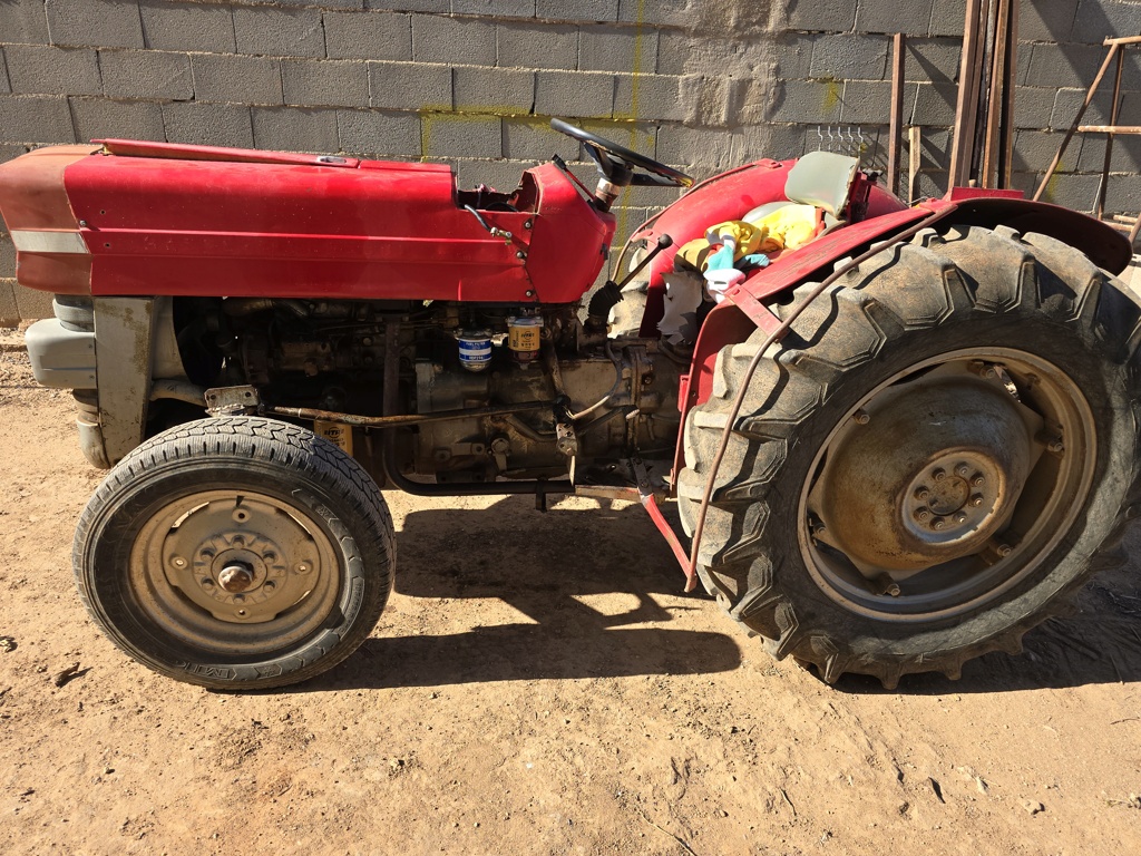 [MF 135 Ebro] Restauracion Massey Ferguson 135 20240712