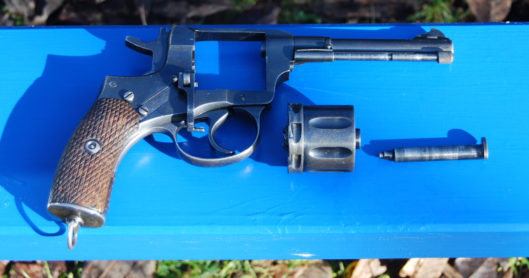 sovi��tiques - Armes de poing réglementaires russes et soviétiques Dsc_0087