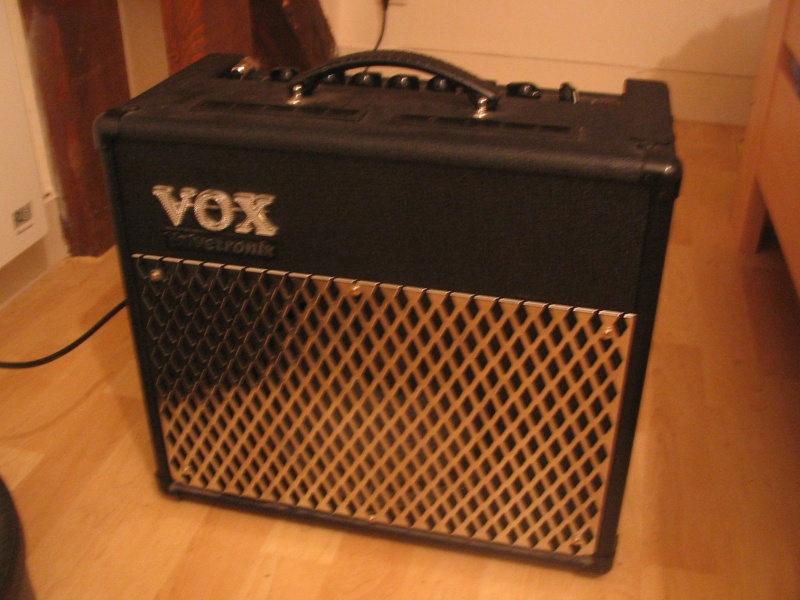 VDS Vox valvetronix 30 watts et Dunlop Rotovibe Vox210