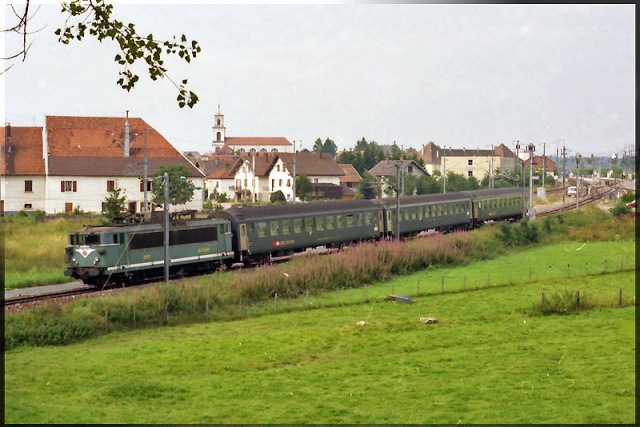 [Piko] Locomotive électrique - BB25000 / BB25500 / Cabines longues et courtes - Page 12 255fra10