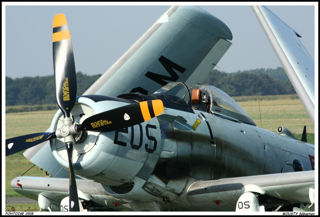 Douglas Skyraider - Page 4 Pontoi11