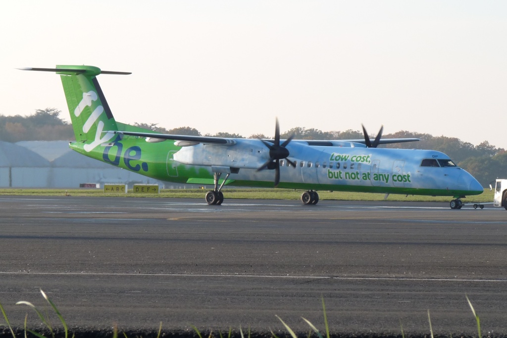 [G-JEDP] Dash8 Flybe "Low Cost, but not at any cost" s/c Dhc8_g10
