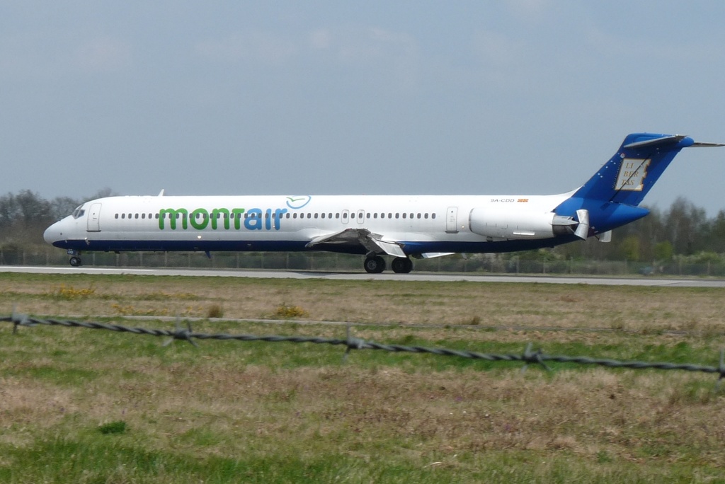 [9A-CDD] MD82 MONTAIR Md83_910