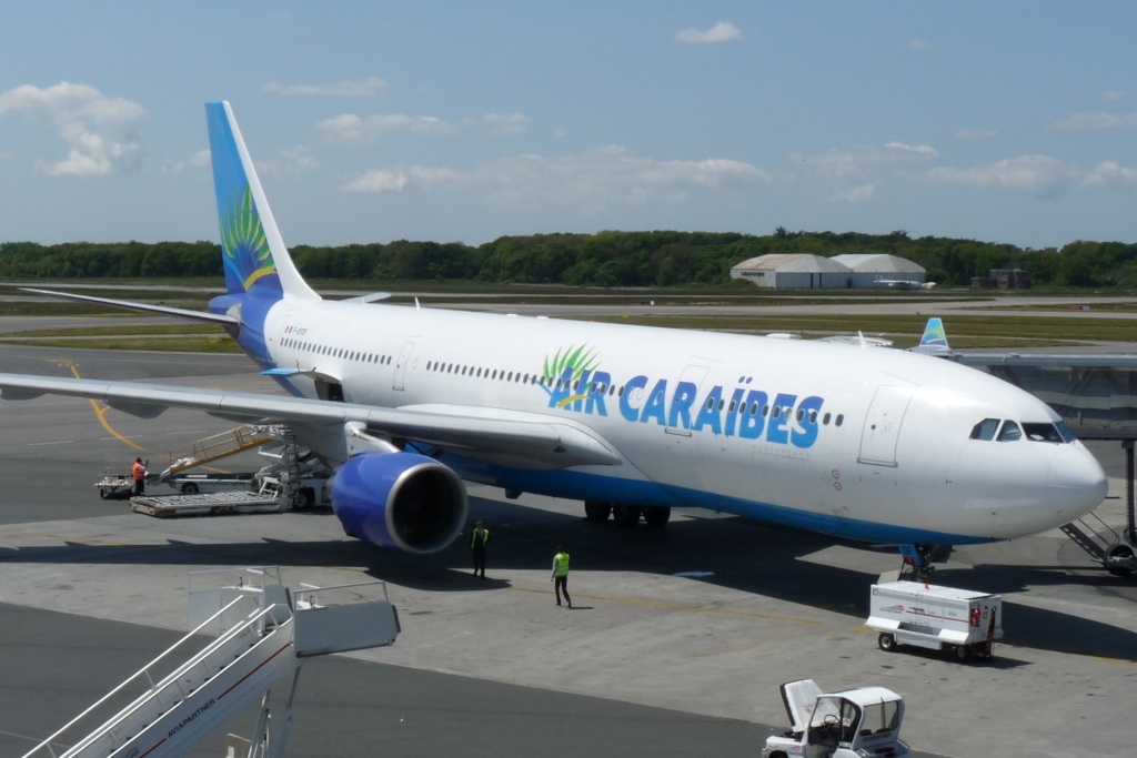 [02/05/2010] Airbus A330-200 (F-OFDF) Air Caraibes P1020010