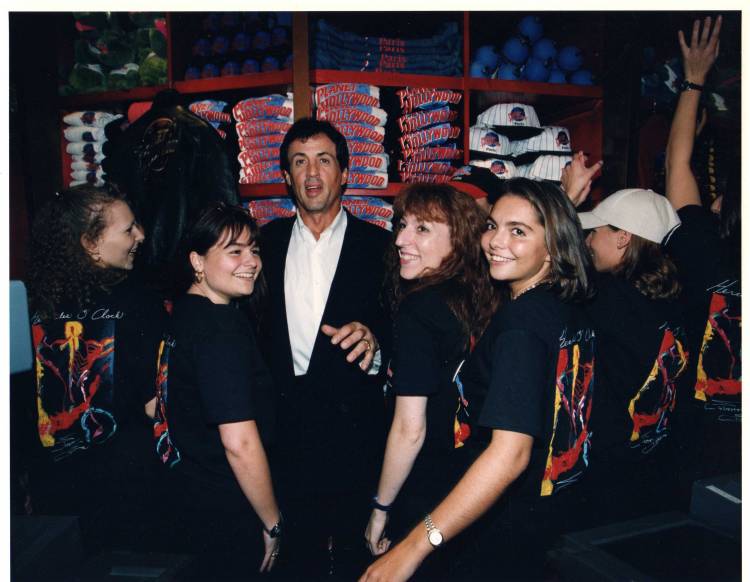 Stallone et le Planet Hollywood - Page 3 13900410