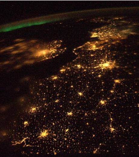 images de la  Terre la nuit vue depuis l'espace Vue-du10