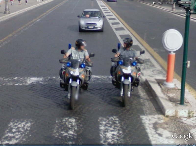 STREET VIEW : véhicules de police du monde - Page 4 Motos10