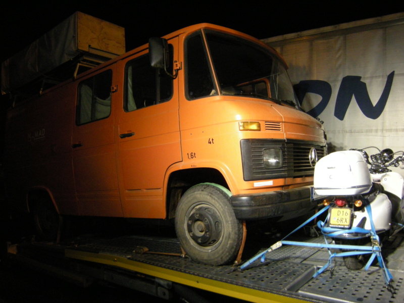 photos d ancien camion et de camionnette mercedes - Page 13 Dscn7711