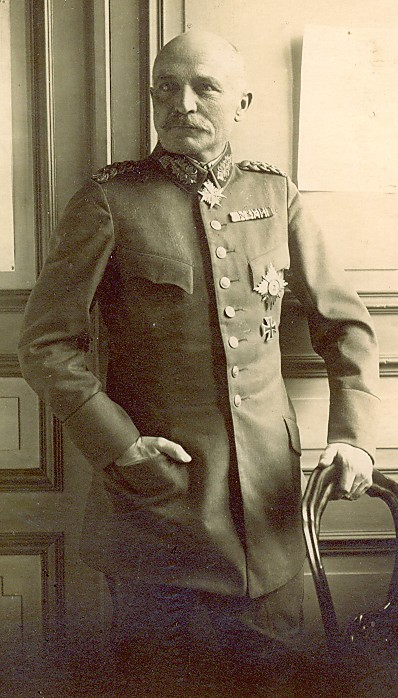 Officiers avec leurs barrettes de médailles ou de rubans Genera13