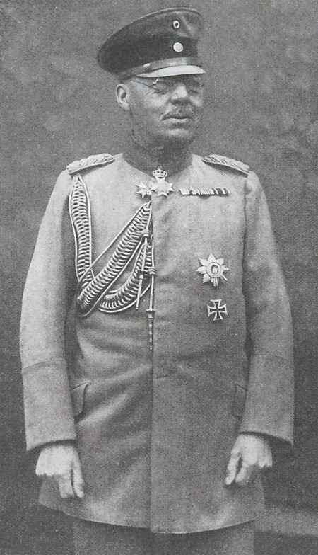 Officiers avec leurs barrettes de médailles ou de rubans Genera18