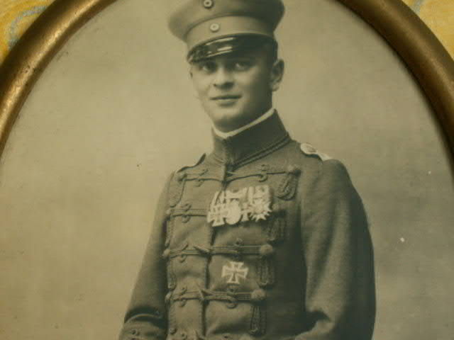 Officiers avec leurs barrettes de médailles ou de rubans - Page 2 Pict0021