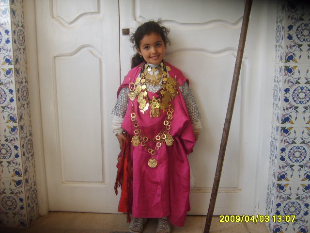 Les vêtements traditionnels en Tunise! S5000013