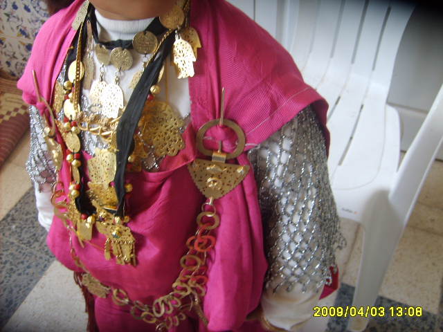 Les vêtements traditionnels en Tunise! S5000015