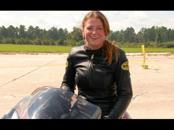La femme la plus rapide du monde en moto 600x4511