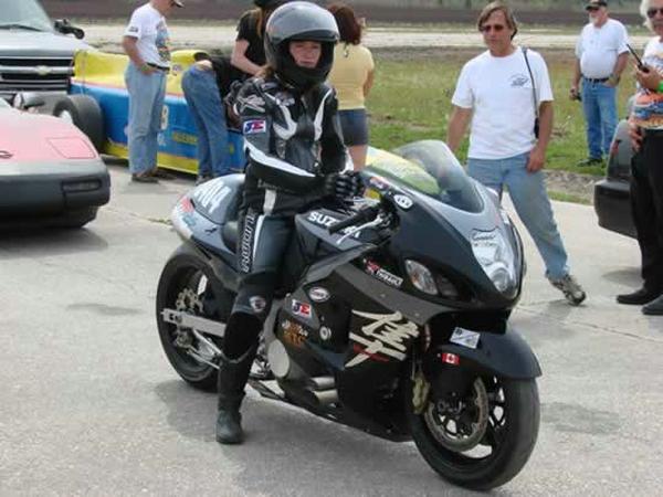 La femme la plus rapide du monde en moto 600x4512