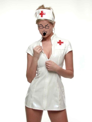 Le coin des p'tits vieux tout chafouins. - Page 3 Nurse011