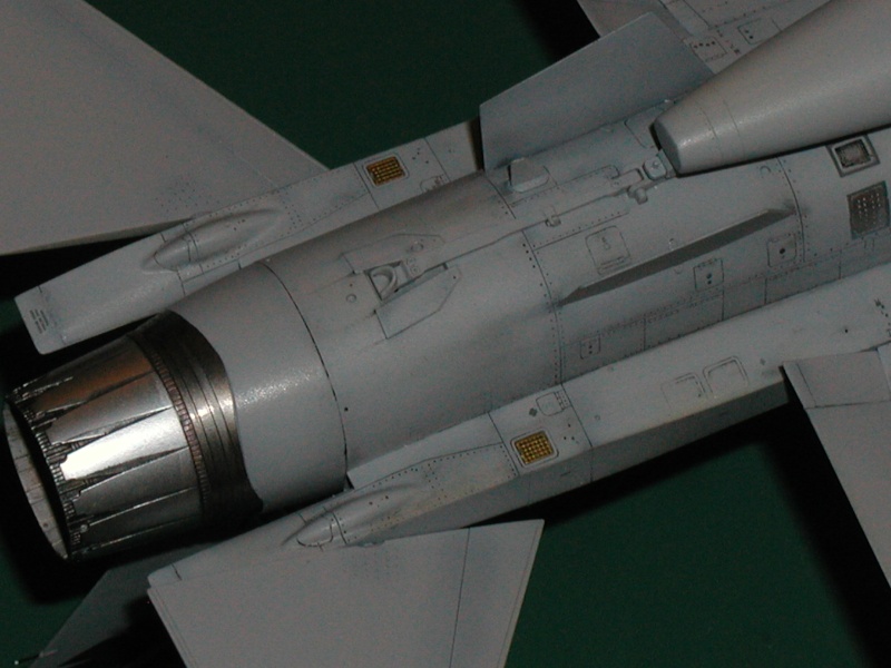 F-16 TAMIYA au 1:48 P1010177