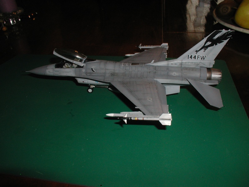 F-16 TAMIYA au 1:48 P1010182
