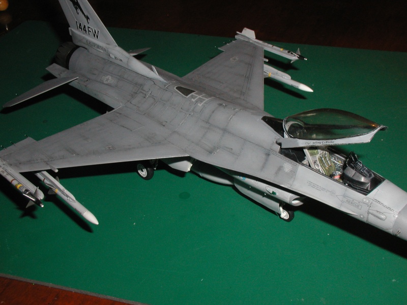 F-16 TAMIYA au 1:48 P1010201