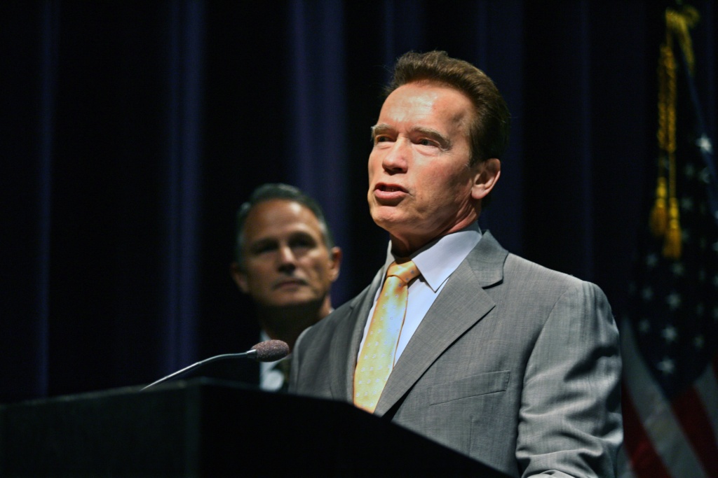 Arnold Schwarzenegger en photos - Page 7 03-10s10