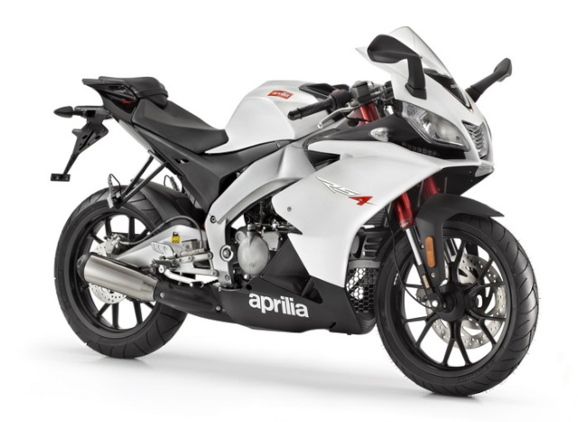 2011< APRILIA > RS4 125 > PRESENTATION  515