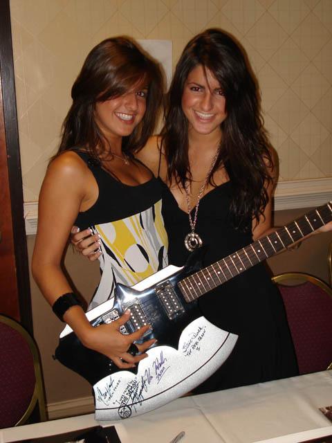 Can you find the guitar in this picture? S19chi10