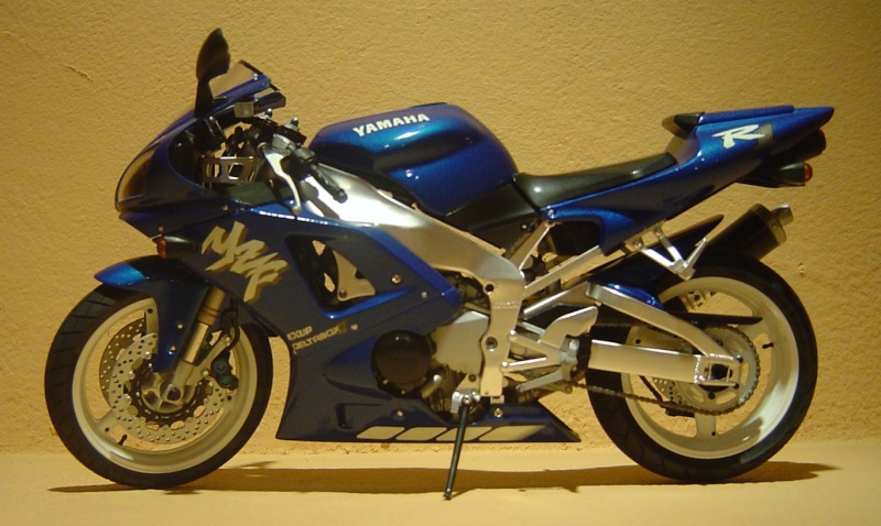 Yamaha R1 Tamiya 1/12 Dsc04012