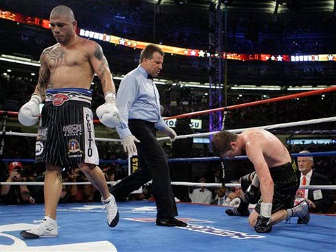 Cotto stops Foreman in Yankee Stadium bout Cotto210