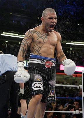 Cotto stops Foreman in Yankee Stadium bout Cotto310