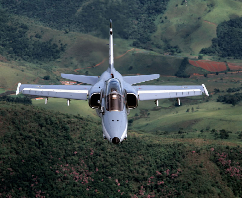 Fabrication d'avions militaire Italo-brésilien Amx_0110