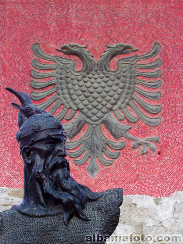 Pictures and Statues of Scanderbeg Lezha210