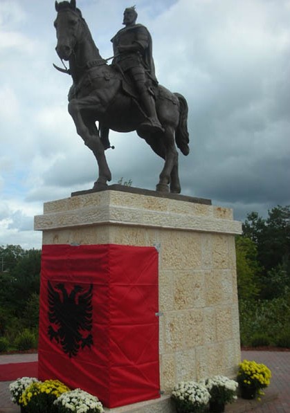 Pictures and Statues of Scanderbeg S_mich11