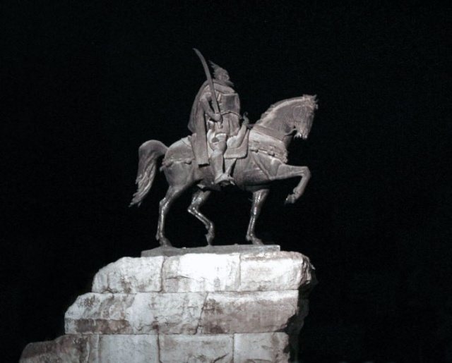 Pictures and Statues of Scanderbeg Skende19