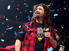 Mick Foley sur le ring pour une annonce... EXPLOSIVE! Foly11