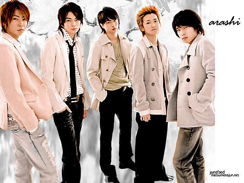 Un groupe assez populaire au Japon : Arashi Arashi10