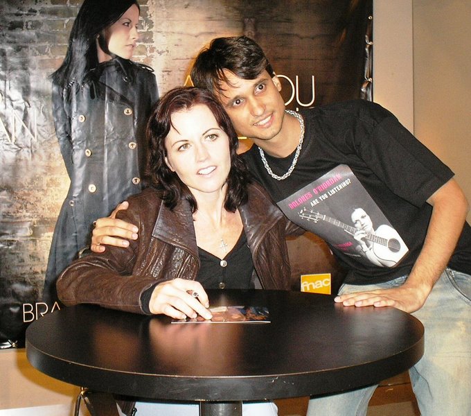 Dolores and Fans ! 09mj710