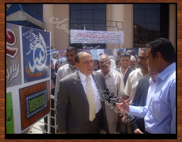 الدكتور سمير فرج محافظ الاقصر يفتتح معرض الخط العربى بمكتبة مبارك واليكم التغطية 911
