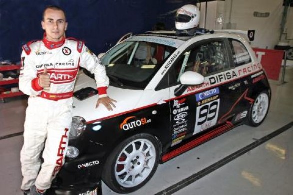  Jorge Lorenzo termine 24e dans la course d'endurance automobile Auto_110