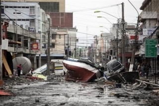 Tsunami sweeps away entire towns on Chilean coast Chiles10