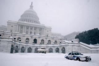U.S. government shuts down as blizzard passes Govern10