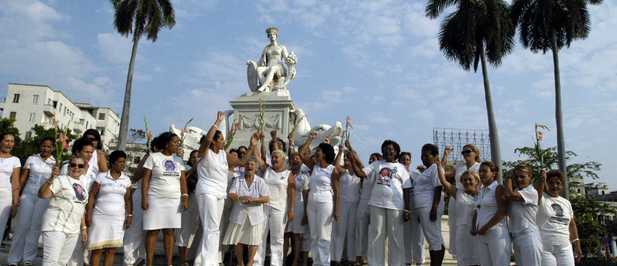 LAS DAMAS DE BLANCO, REPRIMIDAS POR LA POLICIA DE PARRAGA _damas10