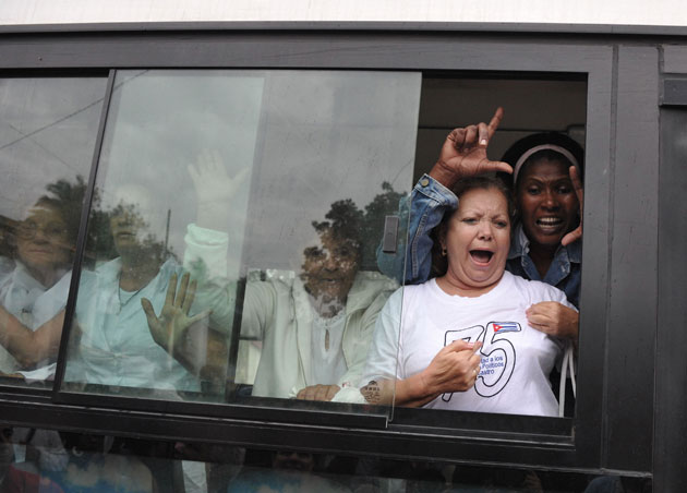 LAS DAMAS DE BLANCO, REPRIMIDAS POR LA POLICIA DE PARRAGA Blanco11