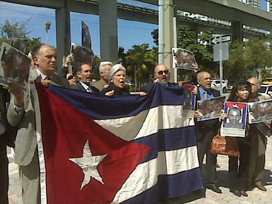 PROTESTA EN EL CONSULADO DE BRASIL EN MIAMI Bra10