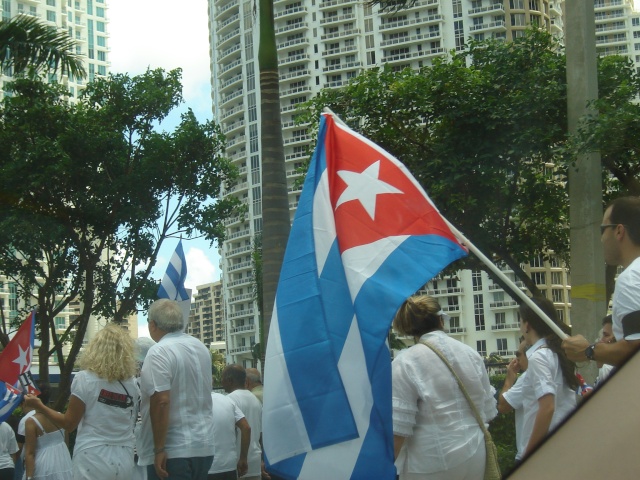 LA MARCHA EN MIAMI POR LOS PRESOS POLITICOS Y LA LIBERTAD MAYO 22 DEL 2010 Dsc01214