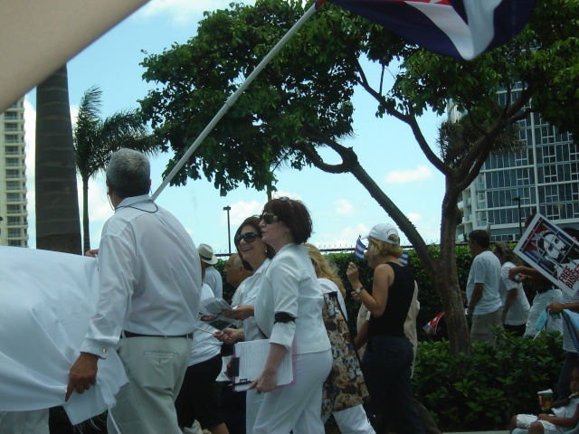 LA MARCHA EN MIAMI POR LOS PRESOS POLITICOS Y LA LIBERTAD MAYO 22 DEL 2010 Dsc01215