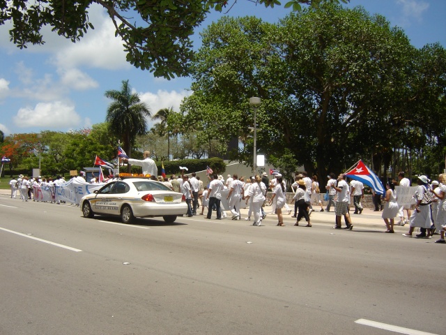 LA MARCHA EN MIAMI POR LOS PRESOS POLITICOS Y LA LIBERTAD MAYO 22 DEL 2010 Dsc01216