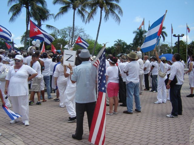 LA MARCHA EN MIAMI POR LOS PRESOS POLITICOS Y LA LIBERTAD MAYO 22 DEL 2010 Dsc01230