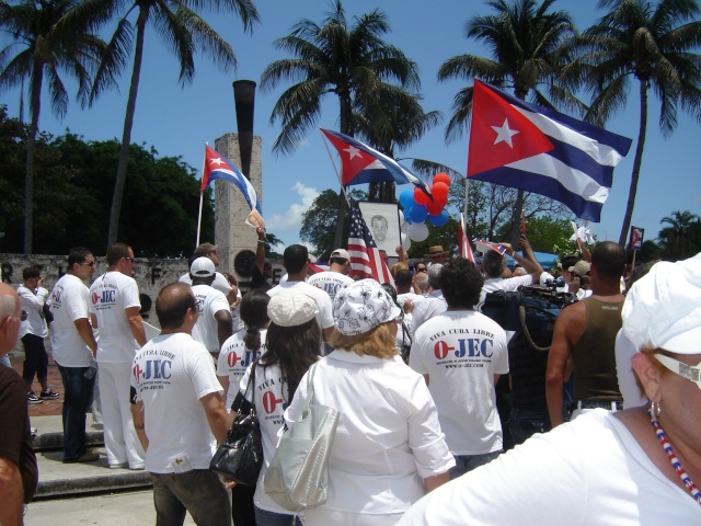 LA MARCHA EN MIAMI POR LOS PRESOS POLITICOS Y LA LIBERTAD MAYO 22 DEL 2010 Dsc01236